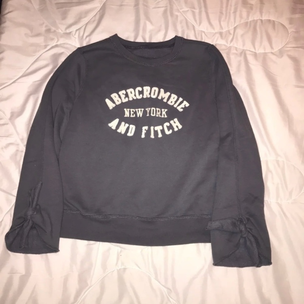 Abercrombie blue crew sweatshirt nwot with bows